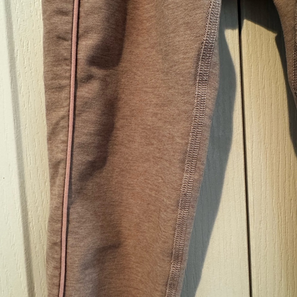 Beyond Yoga Spacedye Pipe Up High Waisted Midi Legging in Chai - Size XS - Picture 3 of 7